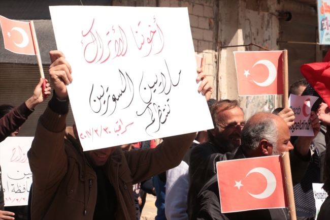 İdlibliler rejimin saldırılarına karşı Türkiye’den yardım istedi